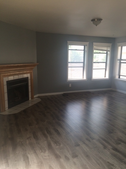 2 beds, 1 bath, 836 sqft, $2,700, Unit 7