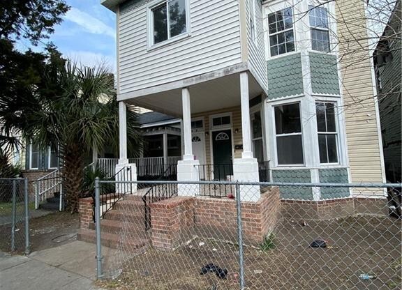 512 W 38 ST