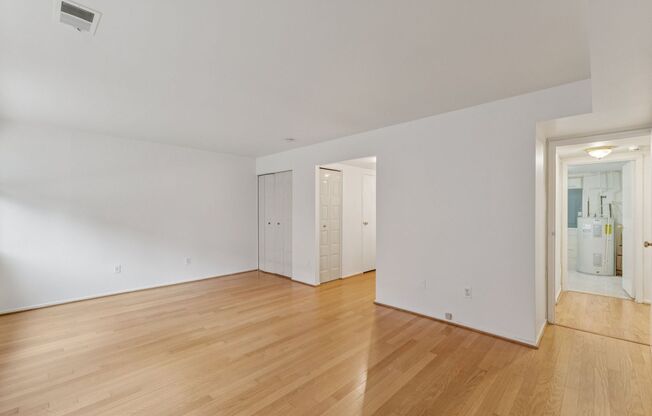 SPACIOUS Bright UNIT.