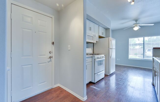 1 bed, 1 bath, $1,300, Unit # 1061