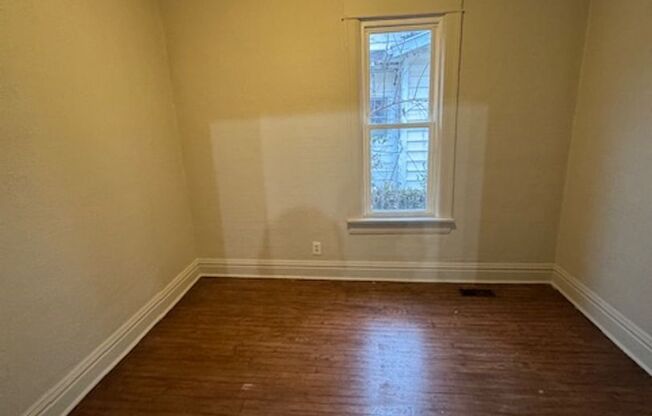 2 beds, 1 bath, $835