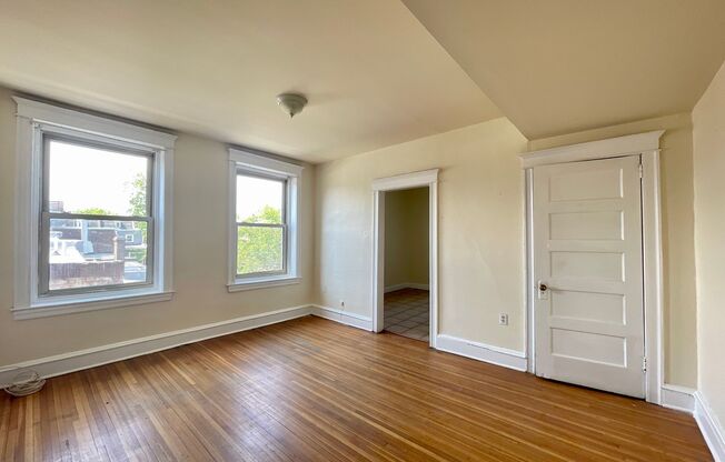 3 beds, 1 bath, 1,400 sqft, $1,550, Unit 210-F48