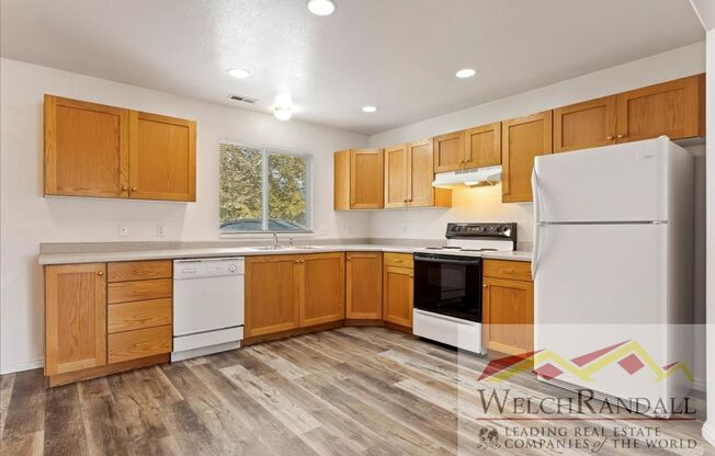 3 beds, 1.5 baths, $1,445, Unit # #B