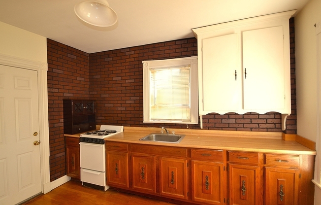 14 ADAMS ST