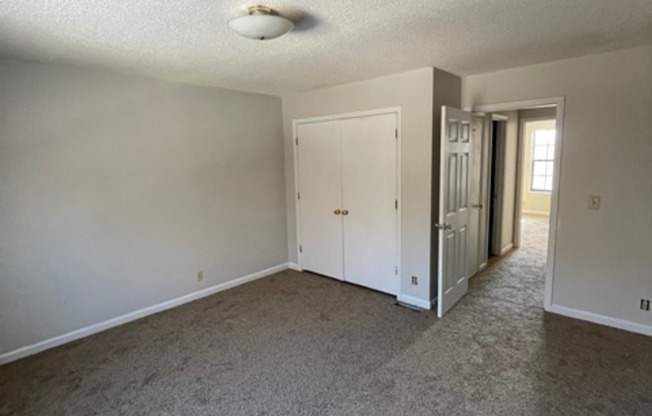 2 beds, 1.5 baths, $995, Unit B