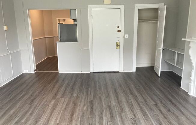 1 bed, 1 bath, 700 sqft, $1,349, Unit 42-3