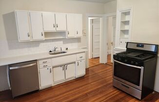 3 beds, 1 bath, 1,200 sqft, $3,900, Unit 19