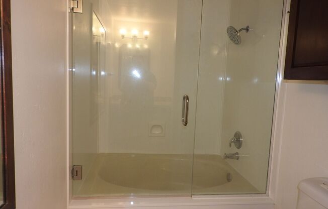 2 beds, 2 baths, $3,600, Unit Unit #202