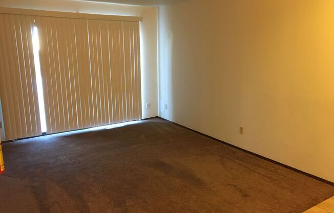 2 beds, 1 bath, 800 sqft, $845