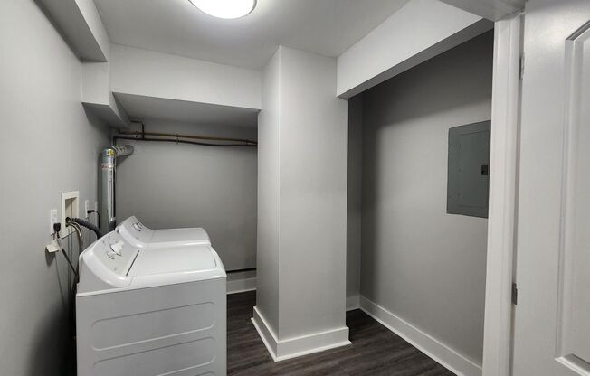 2 beds, 1 bath, 1,300 sqft, $2,395, Unit 225