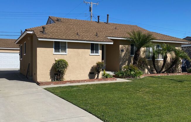 Three bedroom house in Bellflower ready to rent soon!