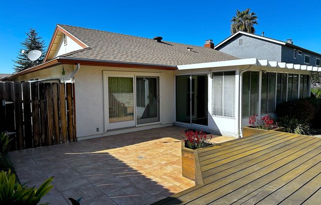 3/2 house in North Clairemont! 2 car garage, W/D  included, enclosed patio, back deck!