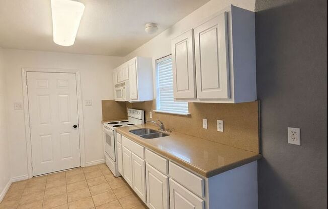 Charming one-story, detached single-family home in Houston offering 3 bedrooms and 1 bath.