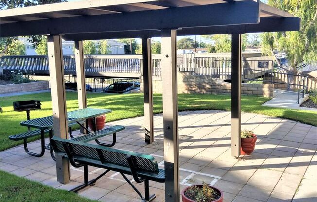 2 beds, 1 bath, $2,495, Unit 142