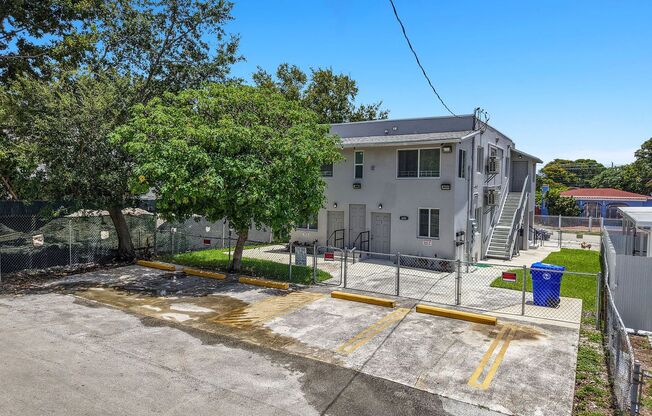 600 NW 25 CT