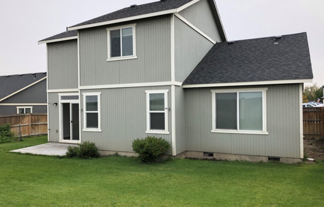 Large 3 Bedroom Home in Park Orchard Neighborhood.