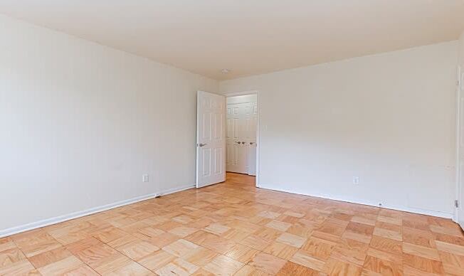 Fort-Totten-Apartments-Bedroom-Door