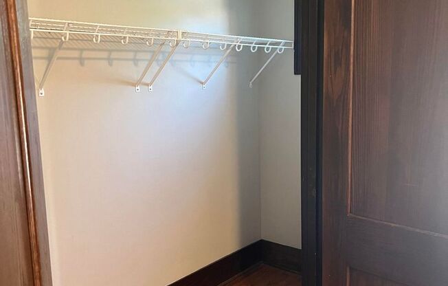 Studio, 1 bath, 404 sqft, $885, Unit BS-101