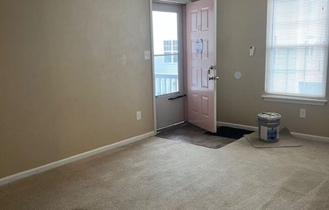 2 beds, 1 bath, $1,200, Unit 11