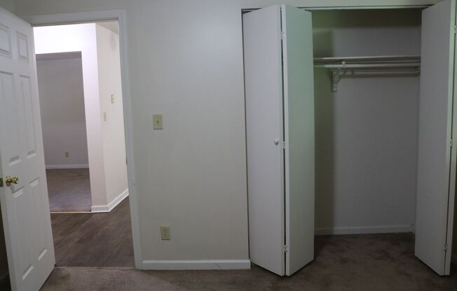 2 beds, 1 bath, 700 sqft, $880, Unit 9020
