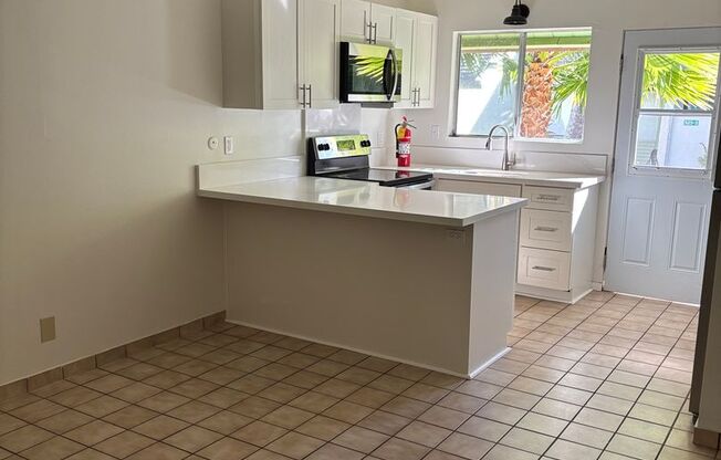 Hawaii Kai - The Village Green - 3 Bdrm/2 Bath/2 Prkg - $3,400