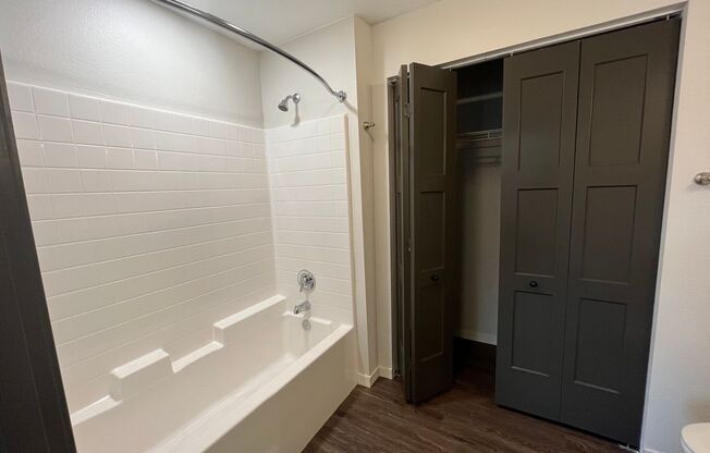 1 bed, 1 bath, 520 sqft, $1,300, Unit 21