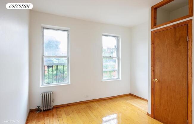 257 W 12 ST