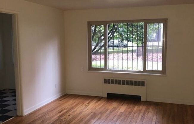 Red Lion - beautiful one bedrooms on Capitol Hill!