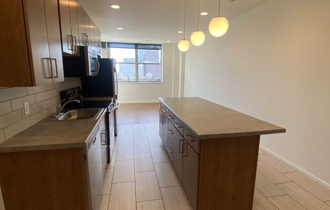 2 beds, 2 baths, 879 sqft, $1,760, Unit 720