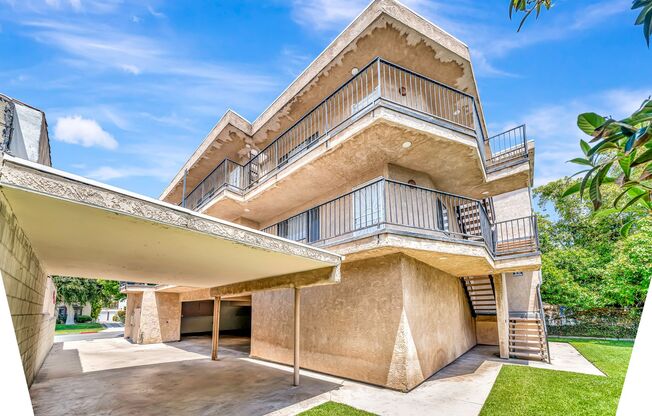 1614 E CHEVY CHASE DR