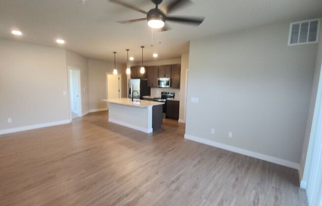 880 N MAIN