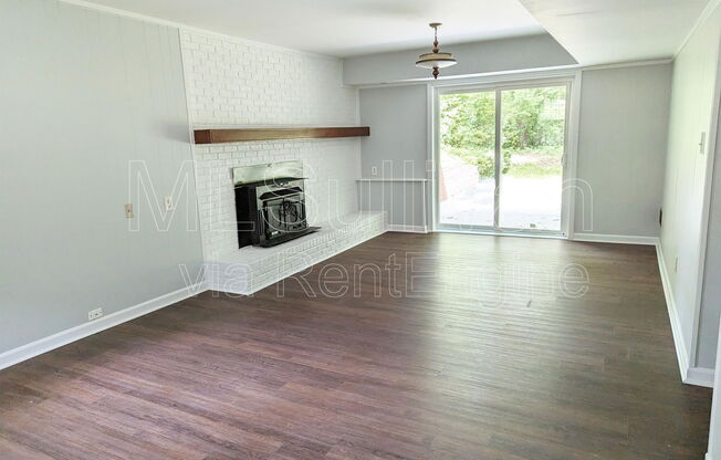 1214 CEDAR CRK DR