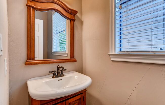 906 Juniper St, Austin, Texas 78702