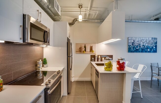 1 bed, 1 bath, 655 sqft, $1,800, Unit M06