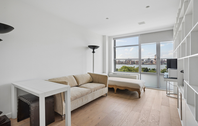 49 N 8 ST