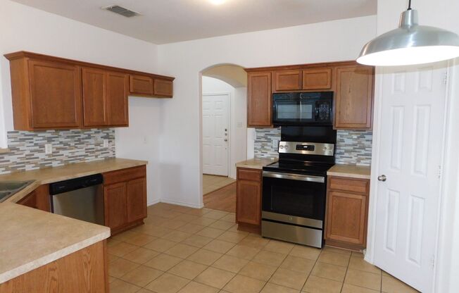 Large 4 bed house with master downstairs and 2 car garage on a cul- de-sac. Golf course community right off 35.