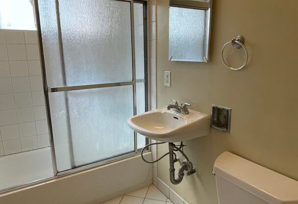 2 beds, 1 bath, $2,295, Unit Unit E