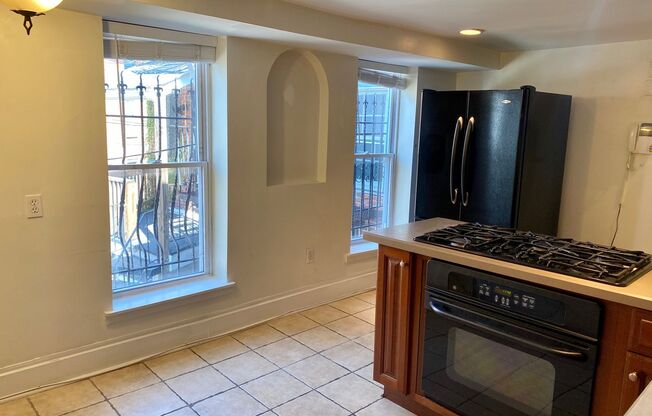 2 beds, 2 baths, $1,700, Unit Apartment - PM Hold $1600 - 11/2024