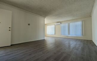 2 beds, 1 bath, 930 sqft, $2,400, Unit 6
