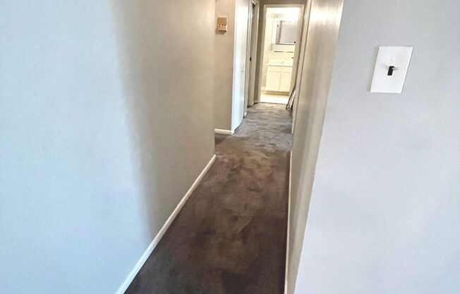 2 beds, 1 bath, 800 sqft, $1,250, Unit A-32