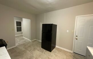 2 beds, 1 bath, $895, Unit 504 12th Street Down