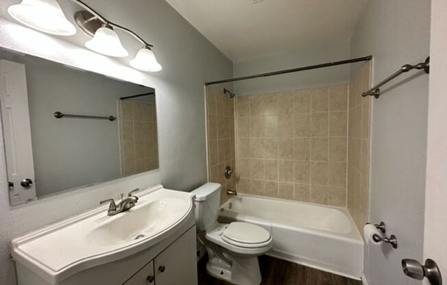 2 beds, 1 bath, $1,850, Unit Ringling 1028