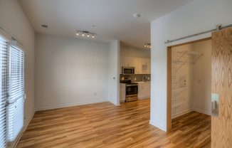 Studio, 1 bath, 558 sqft, $1,080, Unit 402