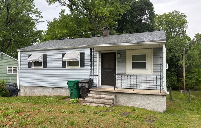 3 BEDROOM, 1 BATH, 900 SQ FT, GAS HEAT, WINDOW AC