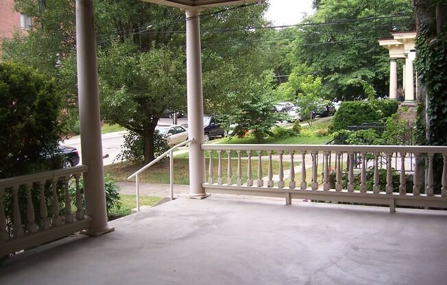 Spacious Two Story duplex on Walnut Street!