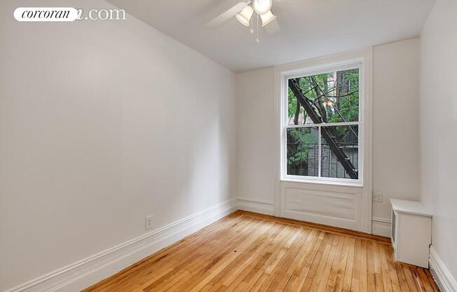 269 W 12 ST