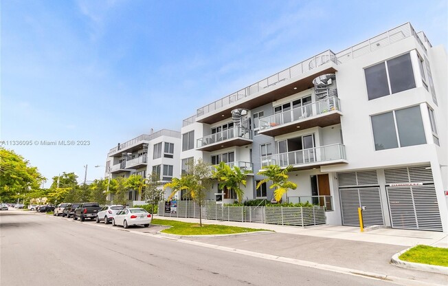 545 SW 11 ST