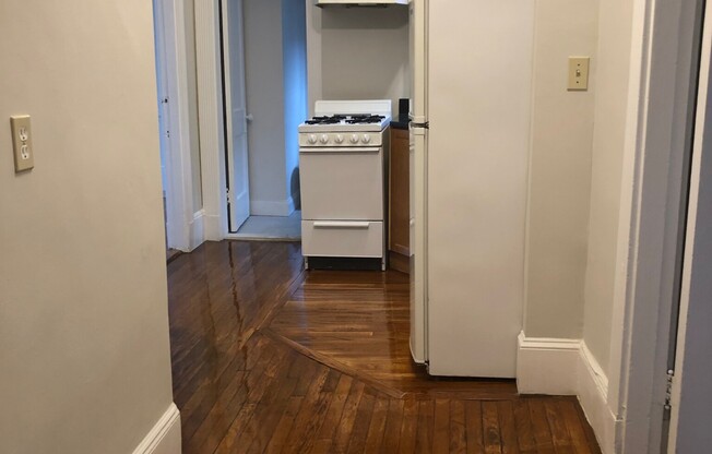 1 bed, 1 bath, $3,700, Unit 39