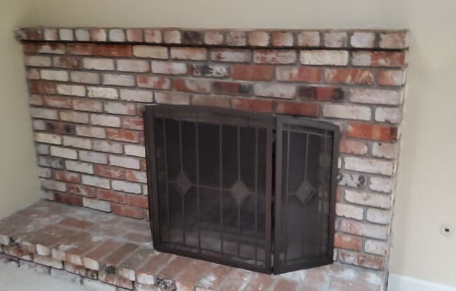 3 bedroom 2 bath with Pool Off of Oakdale Road