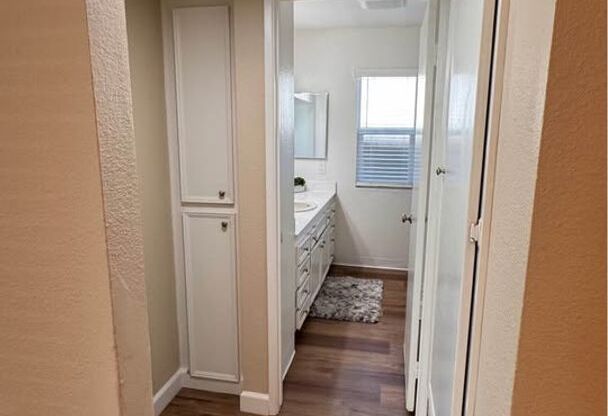 2 beds, 2 baths, 882 sqft, $2,225, Unit 52